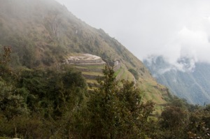 Inka Trail mit Nebel und Regen