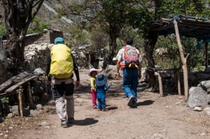Inka Trail - erster Tag vorbei an kleinen Ansiedlungen 